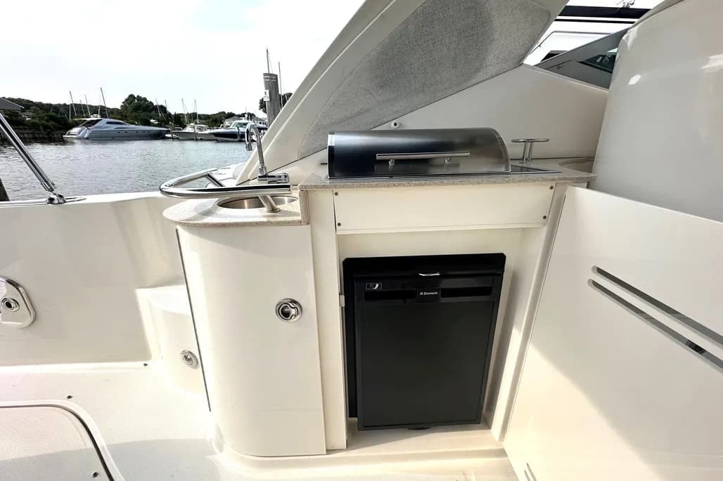 2010 Sea Ray 350 Sundancer