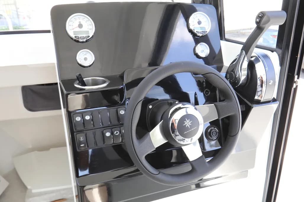 2022 Jeanneau NC 695 Sport S2 thumbnail 2