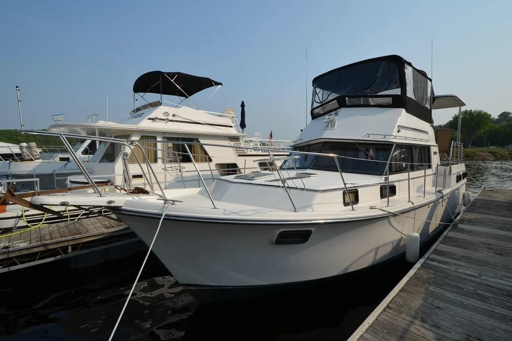 1985 Carver 3607 Aft Cabin Motoryacht thumbnail 1