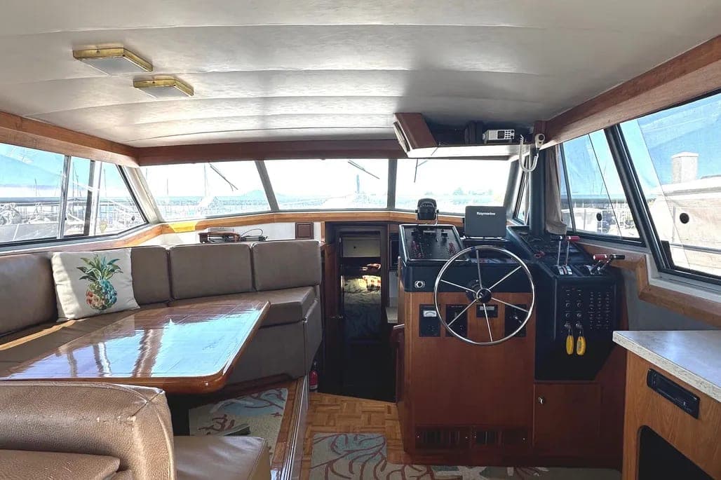 1987 Bayliner 3888 Motoryacht thumbnail 2