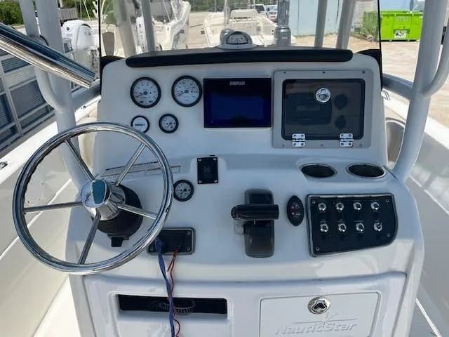 2016 NauticStar 231 CC thumbnail 2