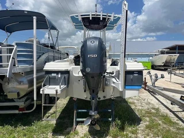 2016 NauticStar 231 CC thumbnail 1