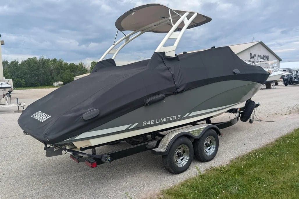 2015 Yamaha Boats 242 Limited S