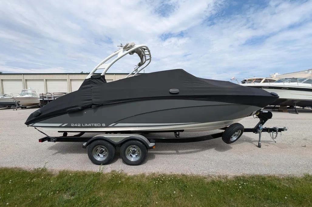 2015 Yamaha Boats 242 Limited S thumbnail 1