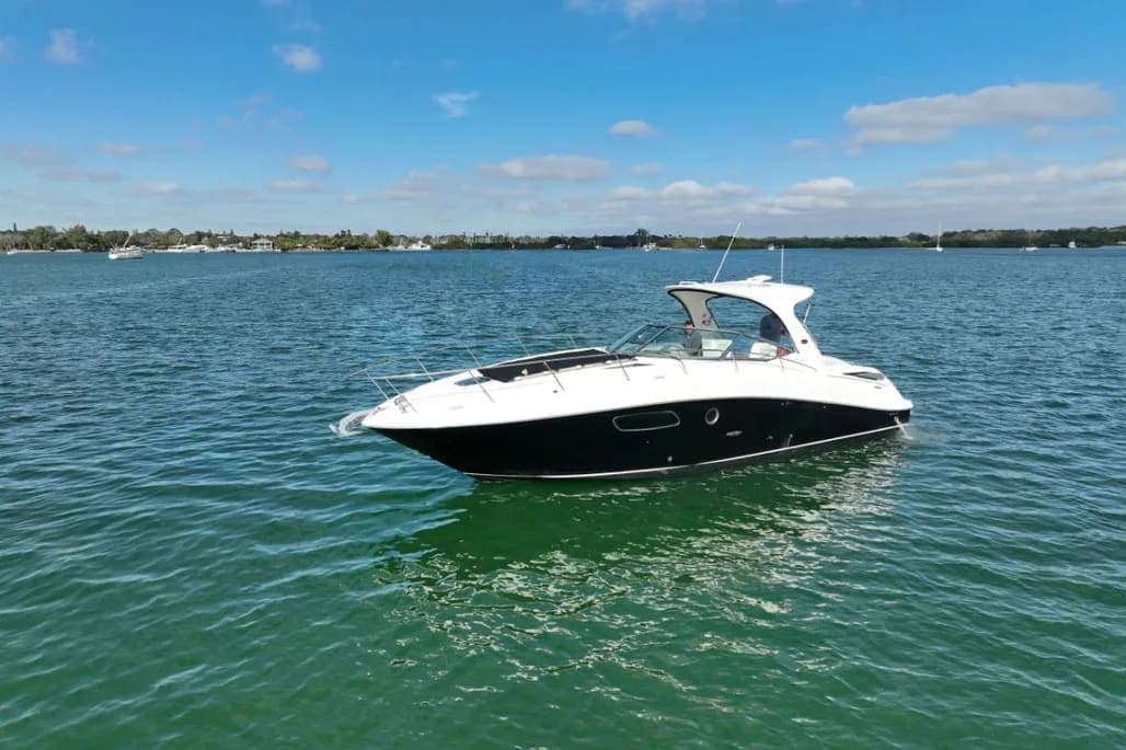 2010 Sea Ray 370 Sundancer thumbnail 1