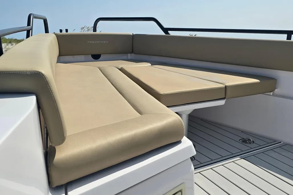 2021 Axopar Axopar 28 thumbnail 2