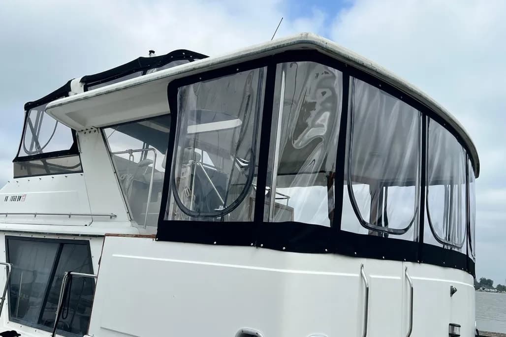 1986 Carver 42 Aft Cabin Motoryacht thumbnail 1