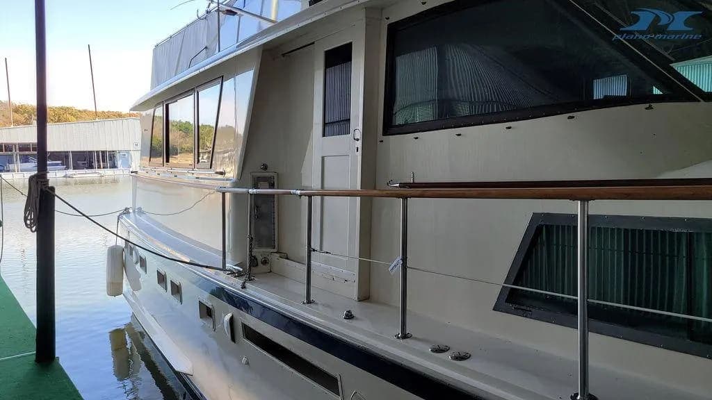 1986 Hatteras 53 Extended Deckhouse Motor Yacht thumbnail 2