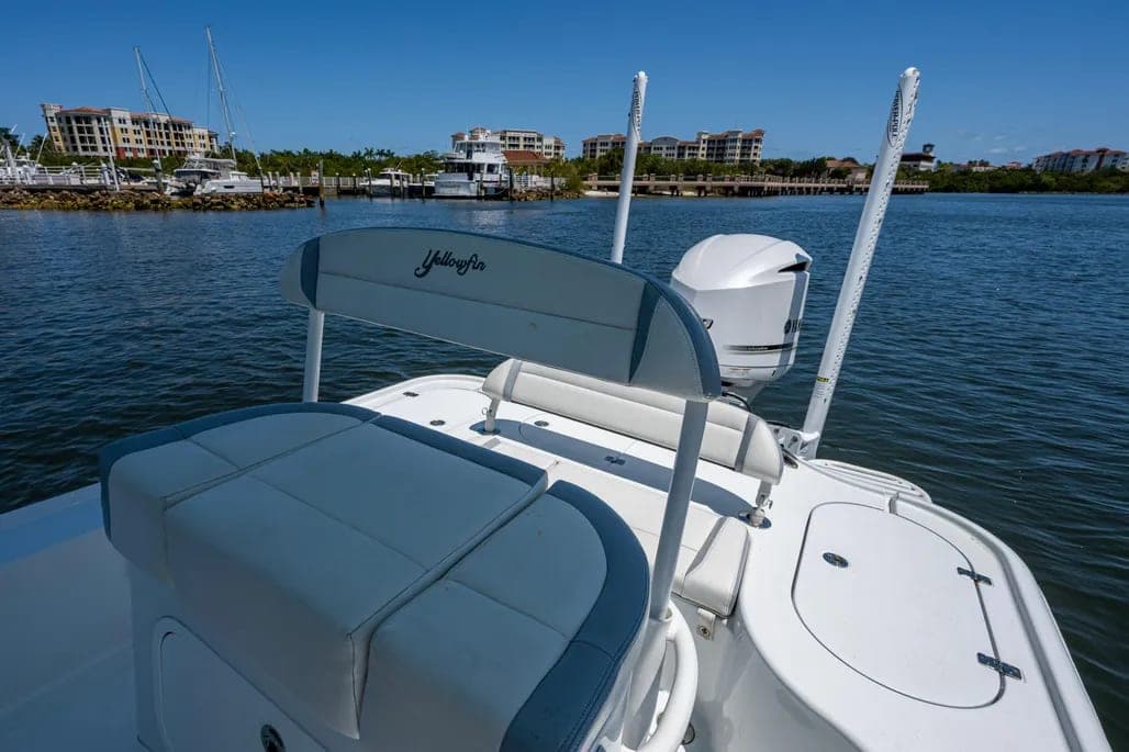2021 Yellowfin 24 Bay thumbnail 2