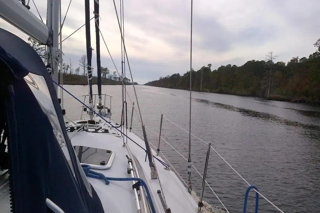 2010 Hunter 50 Center Cockpit thumbnail 2