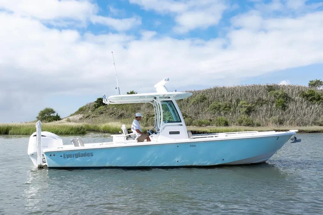 2019 Everglades 273 Center Console