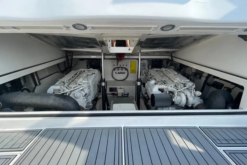 2004 Cabo 35 Express thumbnail 2