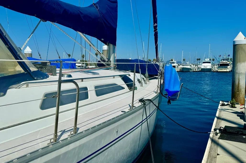 2000 Catalina 470 thumbnail 1