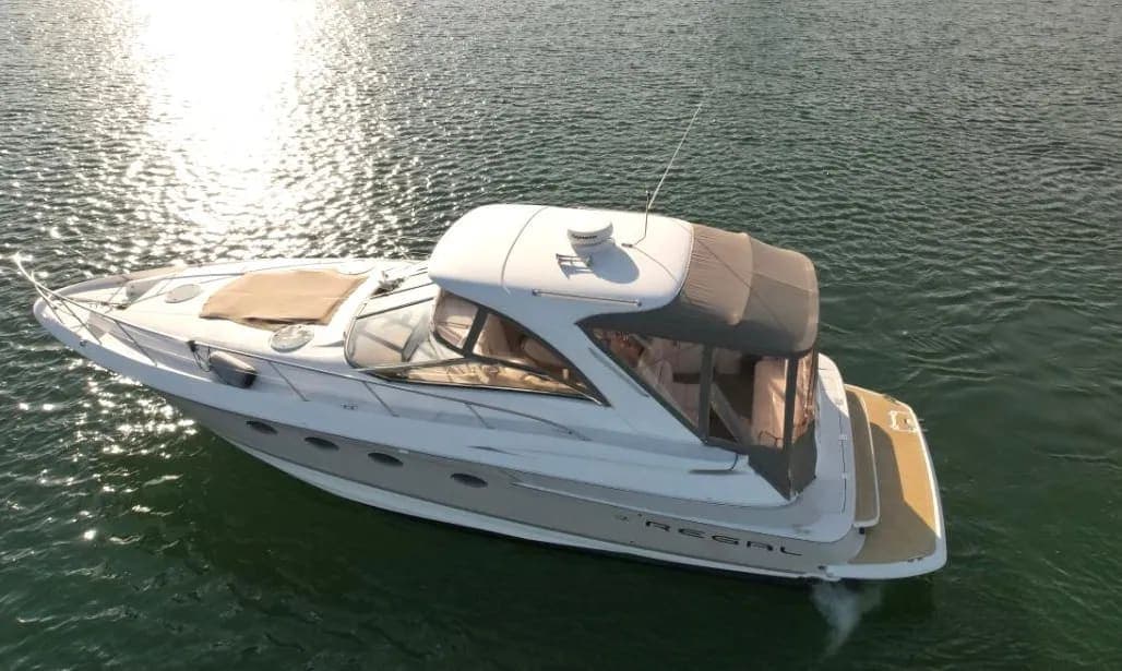 2004 Regal 4260 Regal Commodore HT