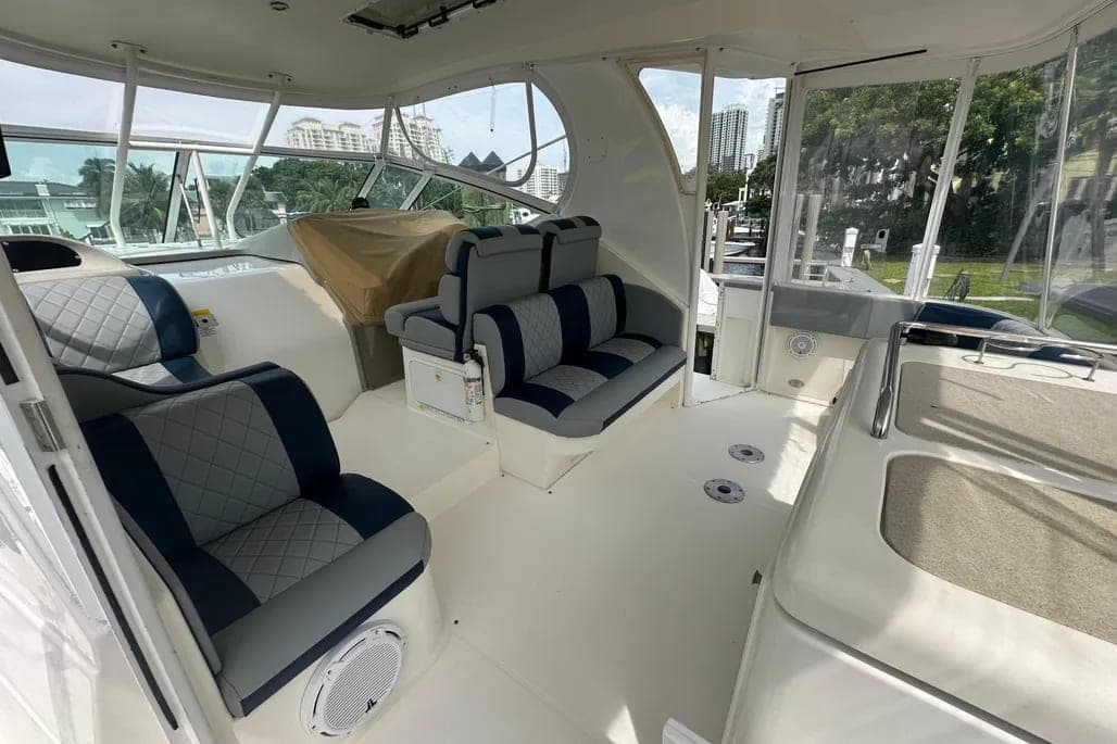 2003 Cruisers Yachts 405 Express Motoryacht thumbnail 2