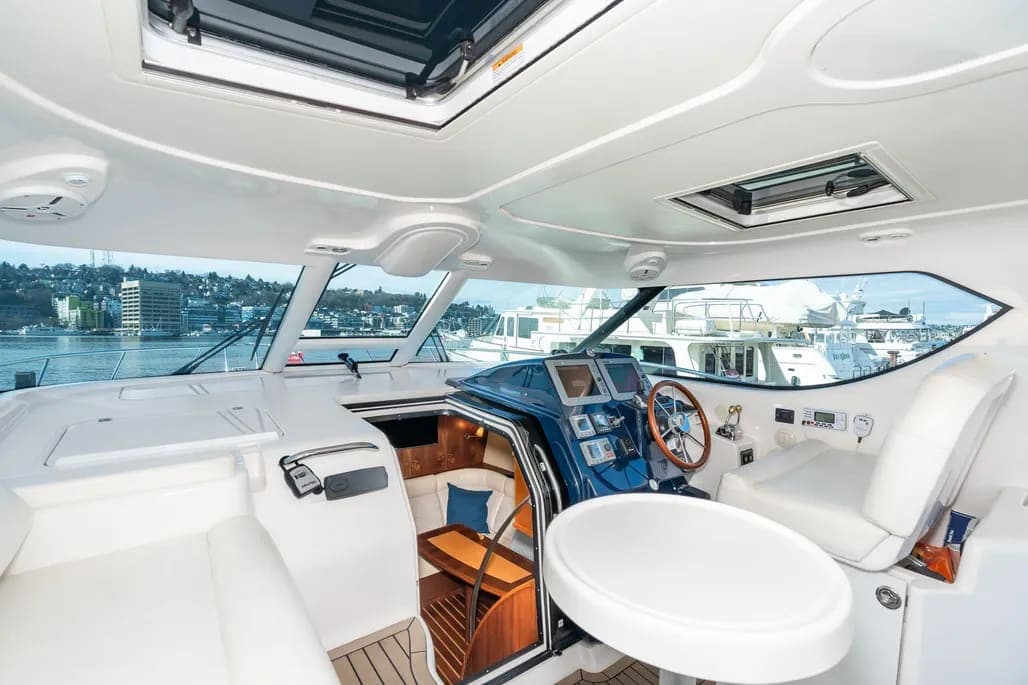 2006 Tiara Yachts 4300 Sovran thumbnail 1