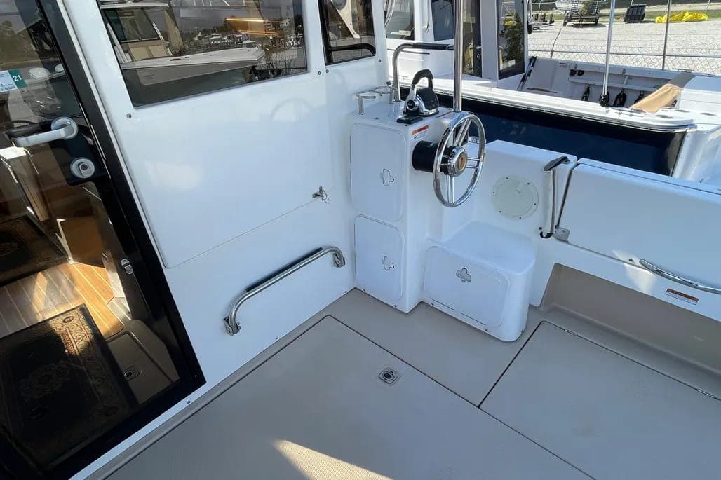 2016 2016 30 Sedan LE thumbnail 2