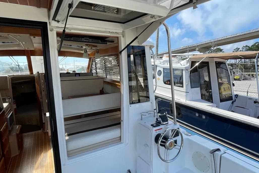 2016 2016 30 Sedan LE thumbnail 1