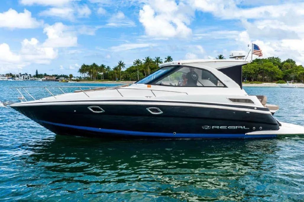 2015 Regal 35 Sport Coupe thumbnail 2