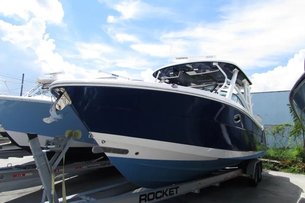 2017 Robalo 317 thumbnail 1