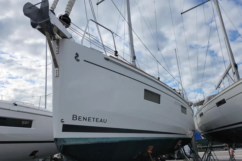 2019 Beneteau Oceanis 38.1 thumbnail 1