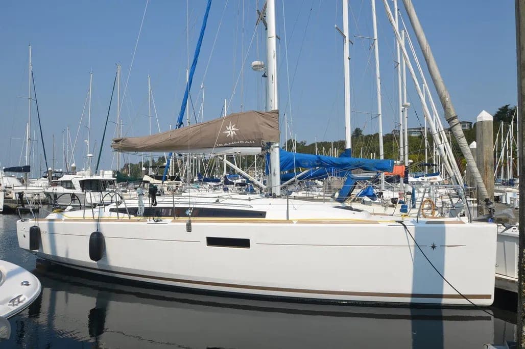 2016 Jeanneau Sun Odyssey 349