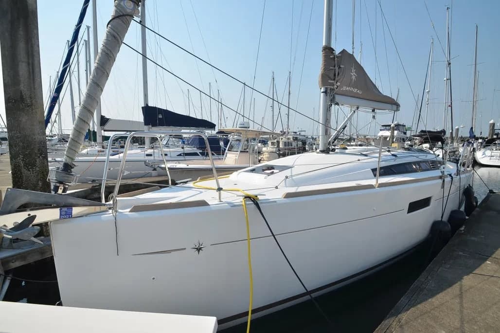 2016 Jeanneau Sun Odyssey 349 thumbnail 1