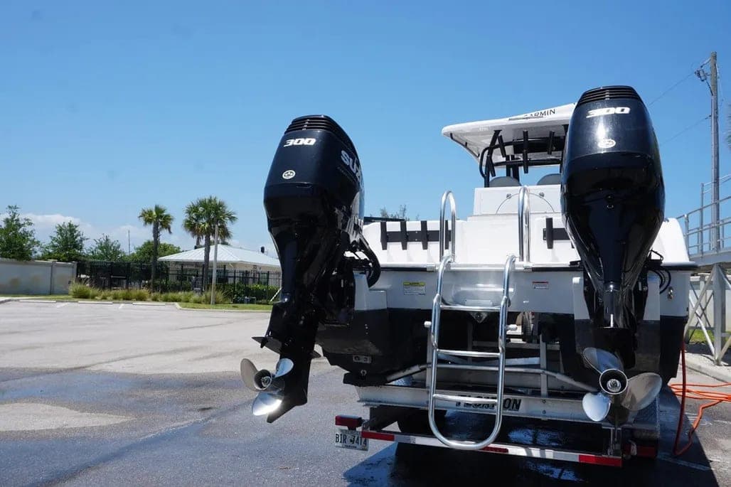 2023 Twin Vee 280 GFX CC thumbnail 2