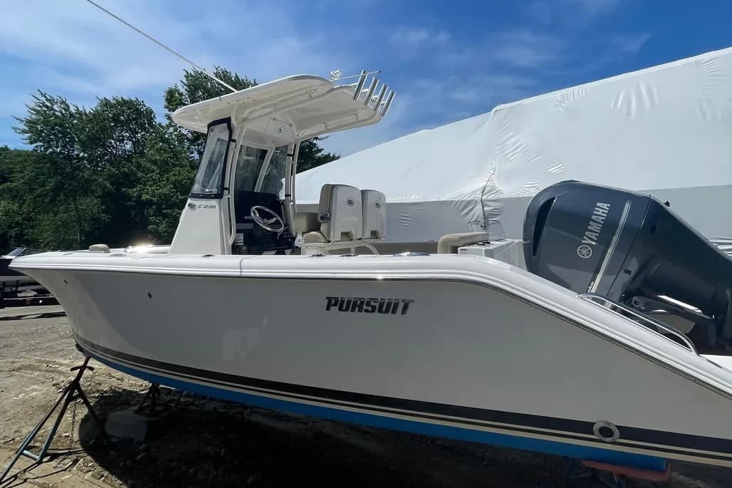 2020 Pursuit C 238 Center Console