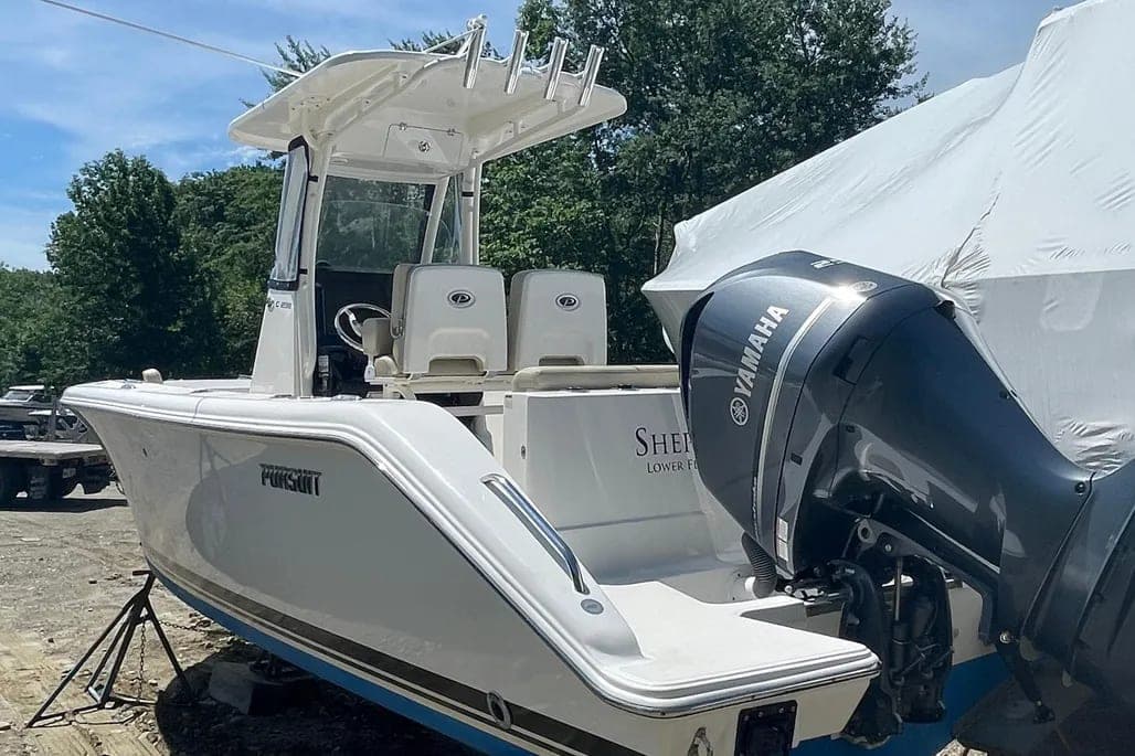 2020 Pursuit C 238 Center Console thumbnail 2