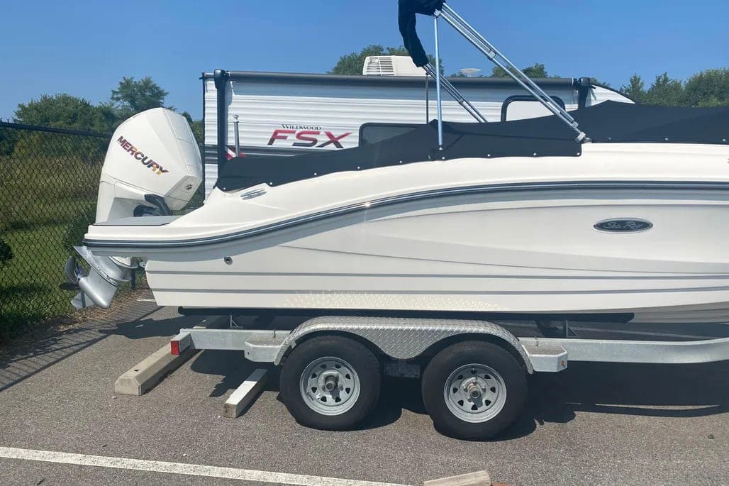 2019 Sea Ray SPX 210 OB thumbnail 2