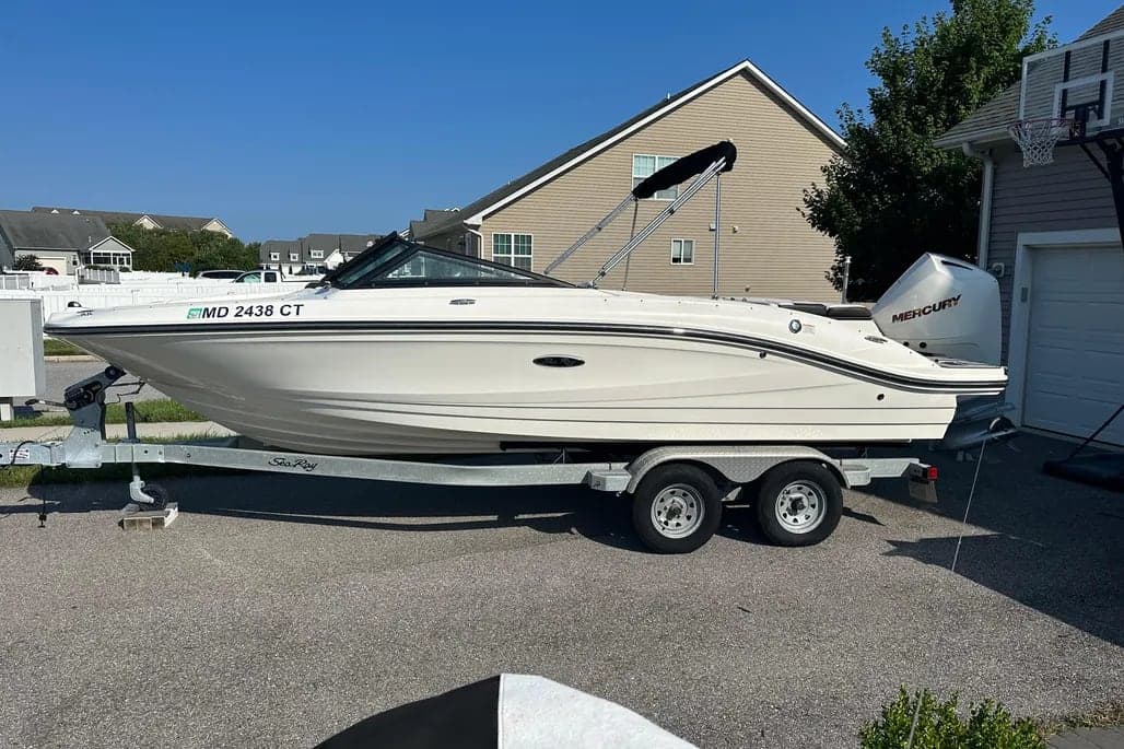 2019 Sea Ray SPX 210 OB thumbnail 1