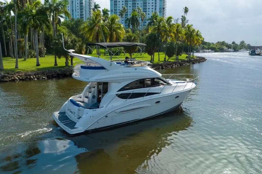 2009 Meridian 341 Sedan thumbnail 2