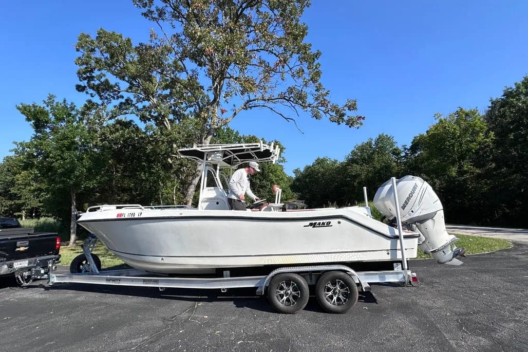 2001 Mako 252 Center Console thumbnail 1