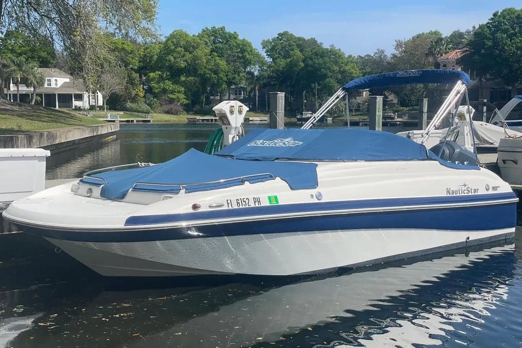 2011 NauticStar 210DC Sport Deck thumbnail 1