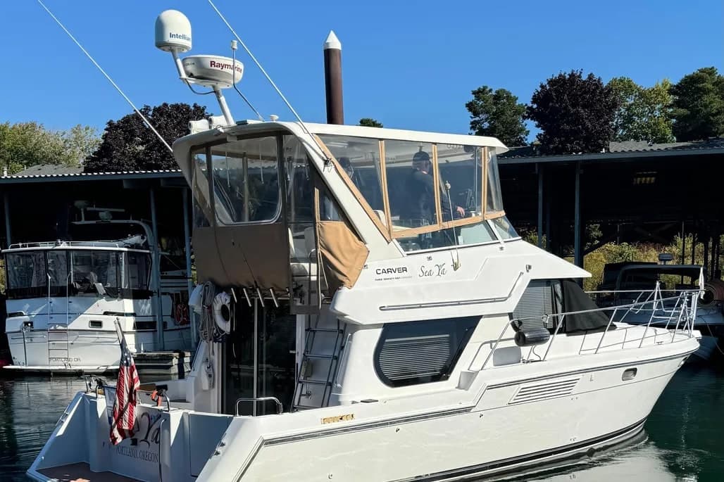 2001 Carver 374 Voyager