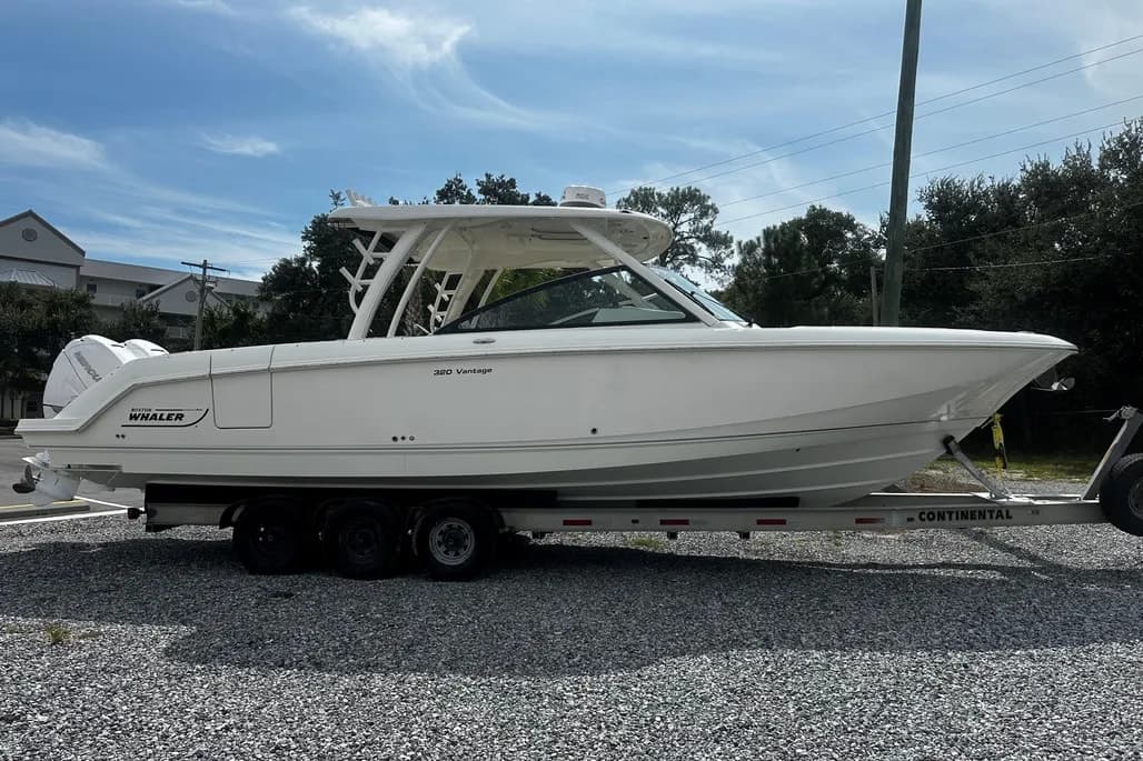 2016 Boston Whaler 320 Vantage thumbnail 1