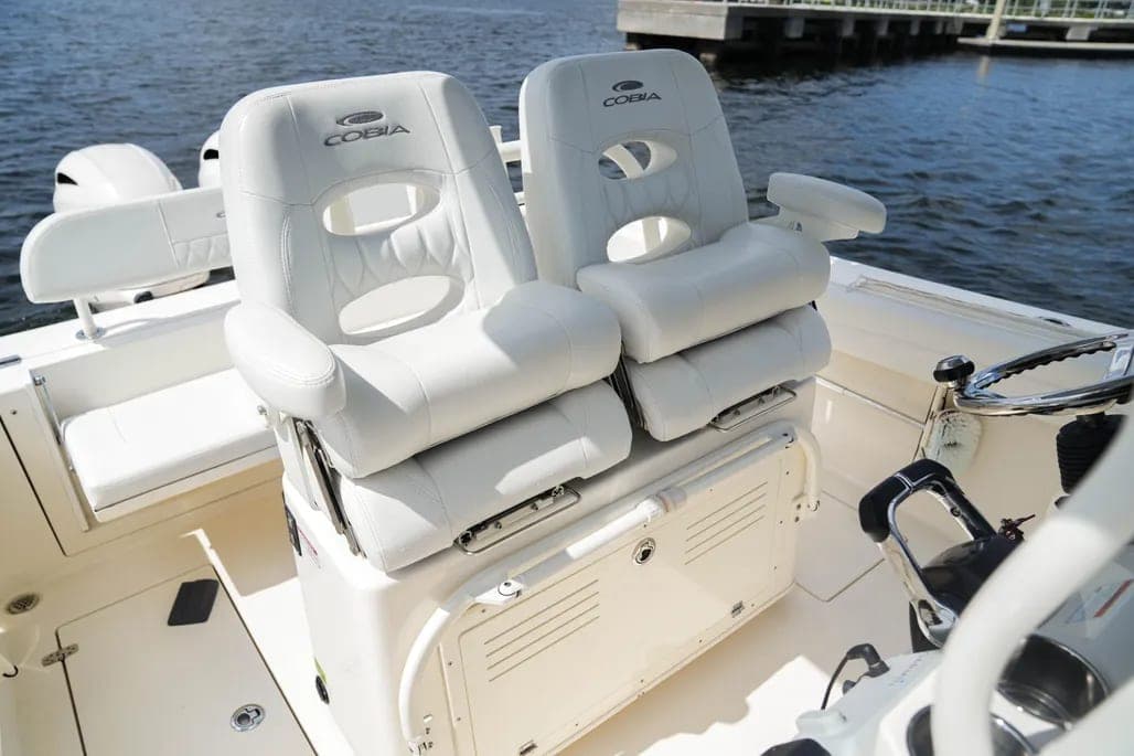 2020 Cobia 262 Center Console thumbnail 2