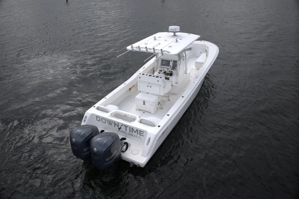 2012 Invincible 33 thumbnail 1