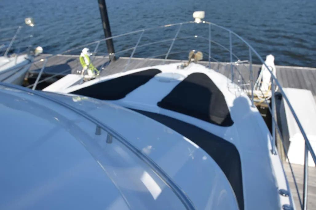 2003 Carver 396 Motor Yacht thumbnail 1