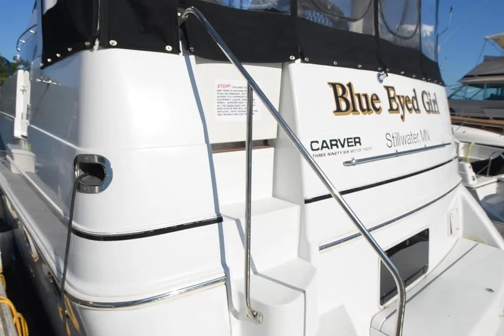 2003 Carver 396 Motor Yacht thumbnail 2