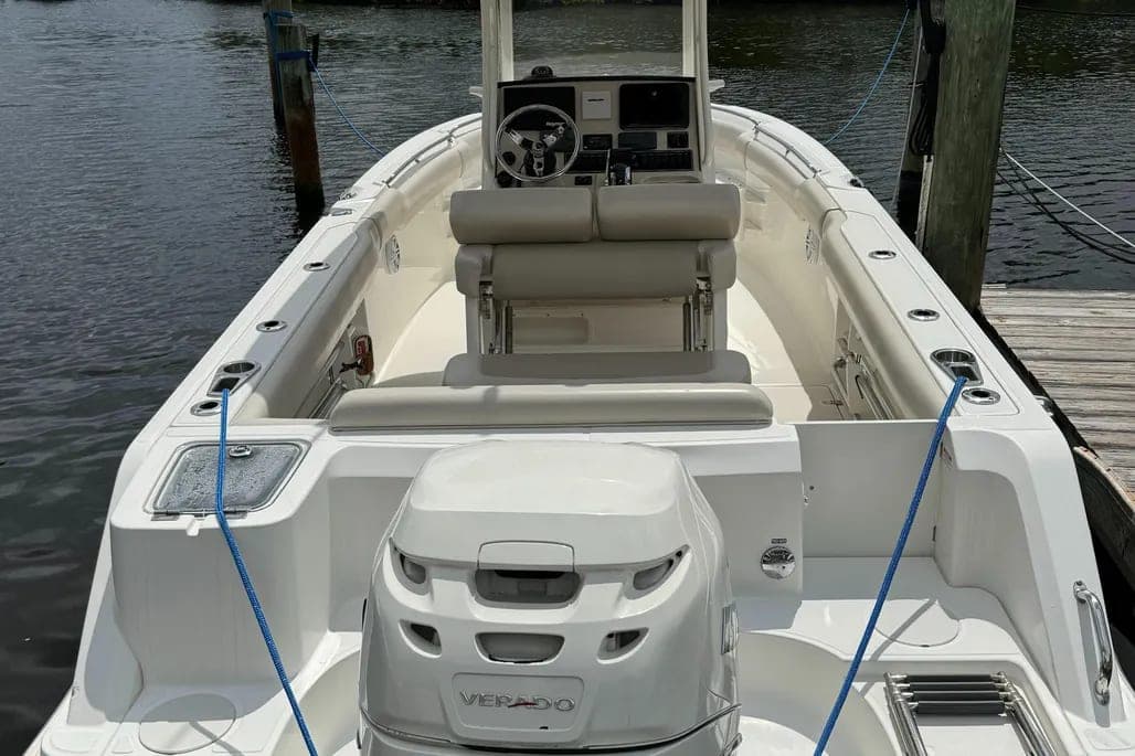 2018 Boston Whaler 230 Outrage thumbnail 2