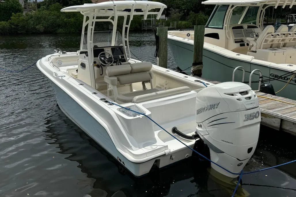 2018 Boston Whaler 230 Outrage