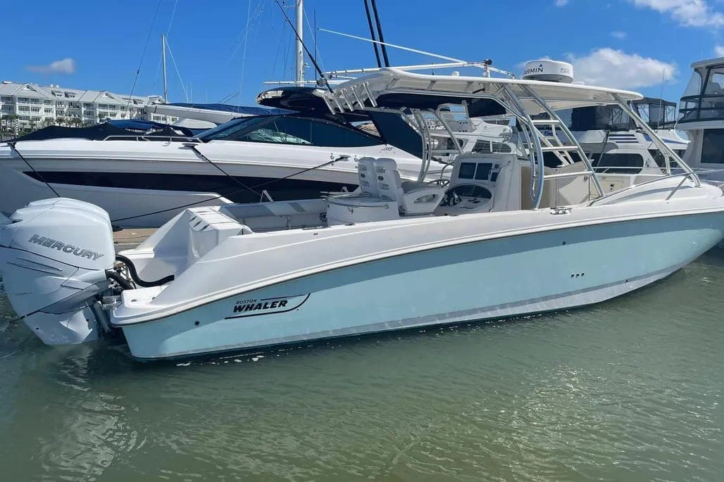 2008 Boston Whaler 320 Outrage Cuddy Cabin thumbnail 1