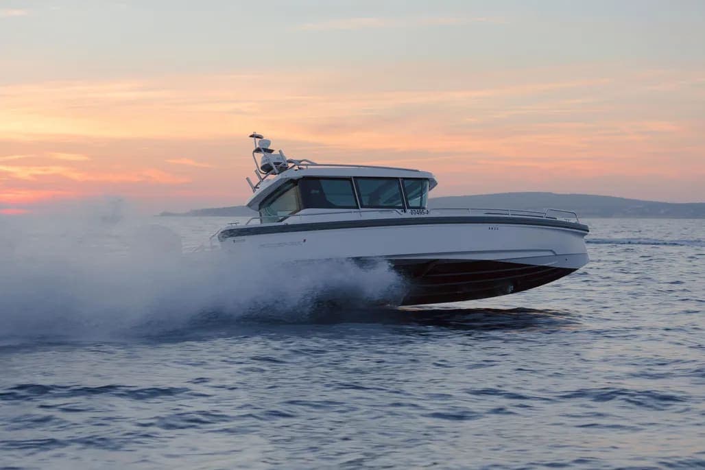 2023 Axopar Axopar 28 CABIN Wet Bar Petrol