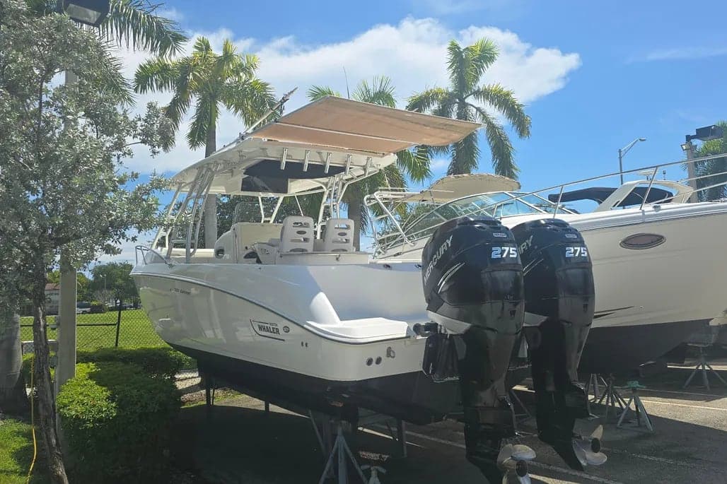 2006 Boston Whaler 320 Outrage Cuddy Cabin thumbnail 2