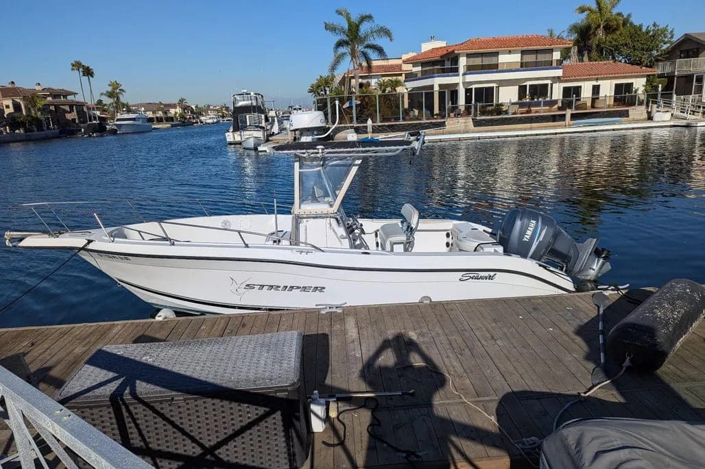 2002 Seaswirl Striper 2301 CC