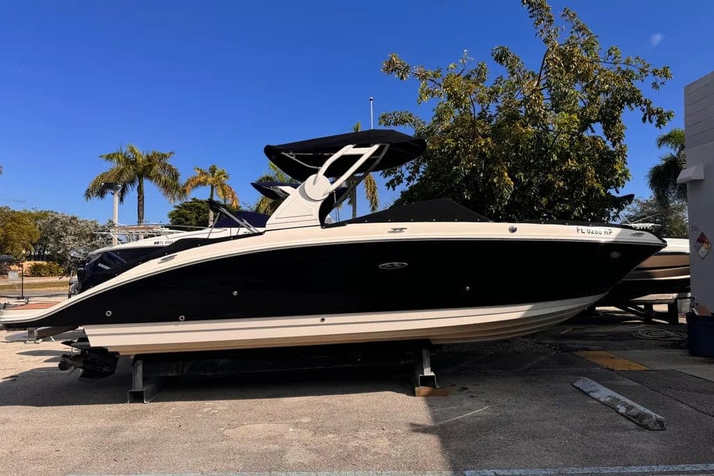2018 Sea Ray SDX 270