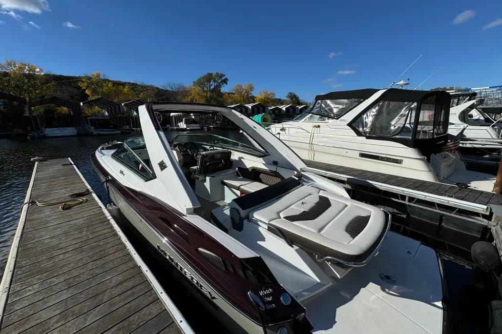 2018 Monterey 328 Super Sport thumbnail 2