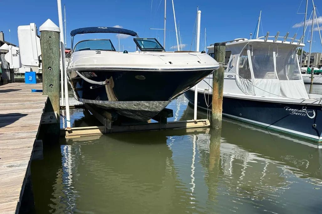 2014 Sea Ray 240 Sundeck Outboard thumbnail 2